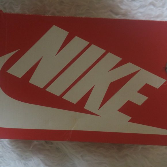 NIKE NIB Women`s Magenta Match Supreme Leather SZ 5 style 631461 500 - Picture 8 of 8